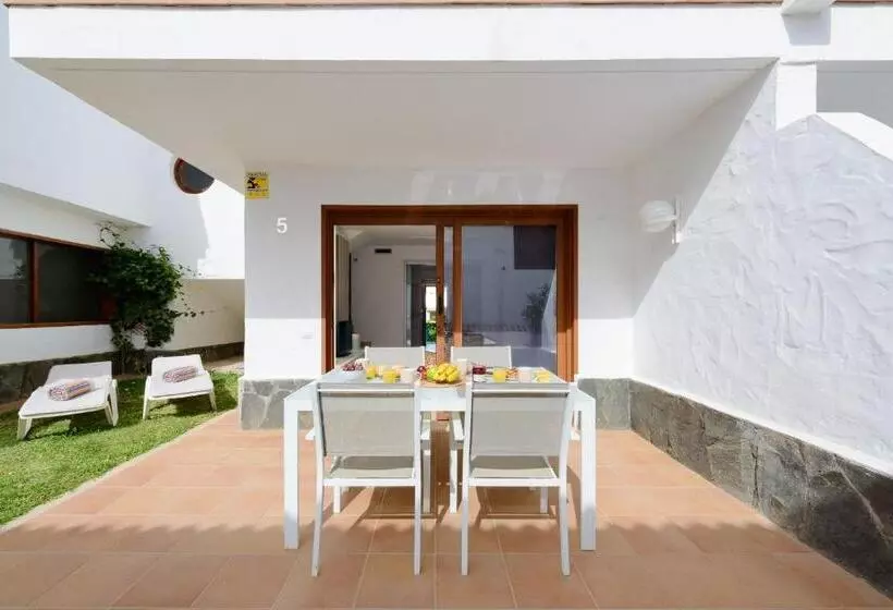 Bonito Bungalow Con Piscina Junto A La Playa