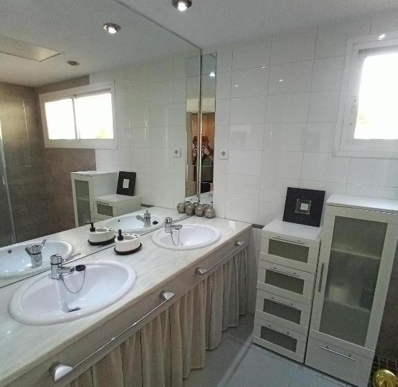 Cozy Apartment & Free Parking