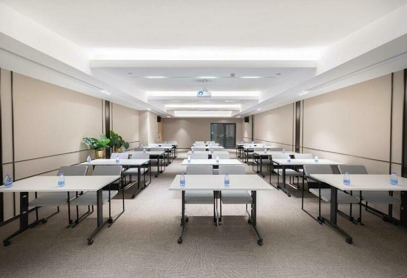 Atour Hotel Yuzhong Yuci Incity