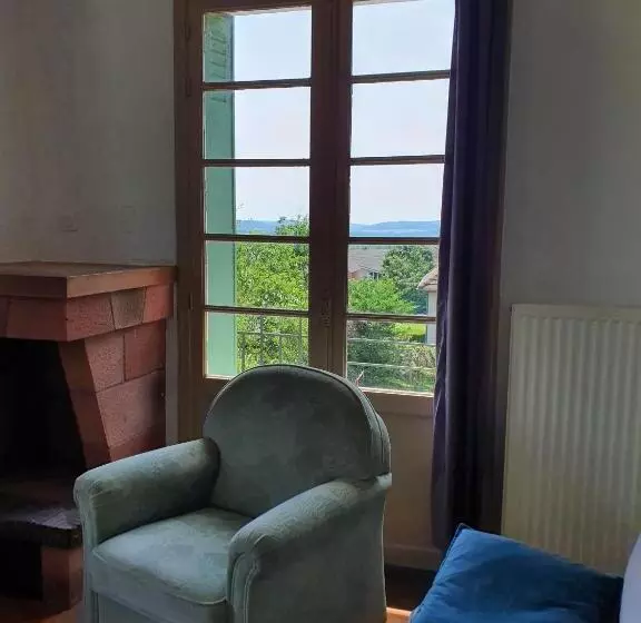 Big Summer House In The Charming Village Of Meyssac