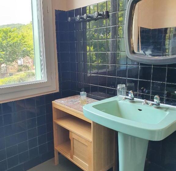 Big Summer House In The Charming Village Of Meyssac