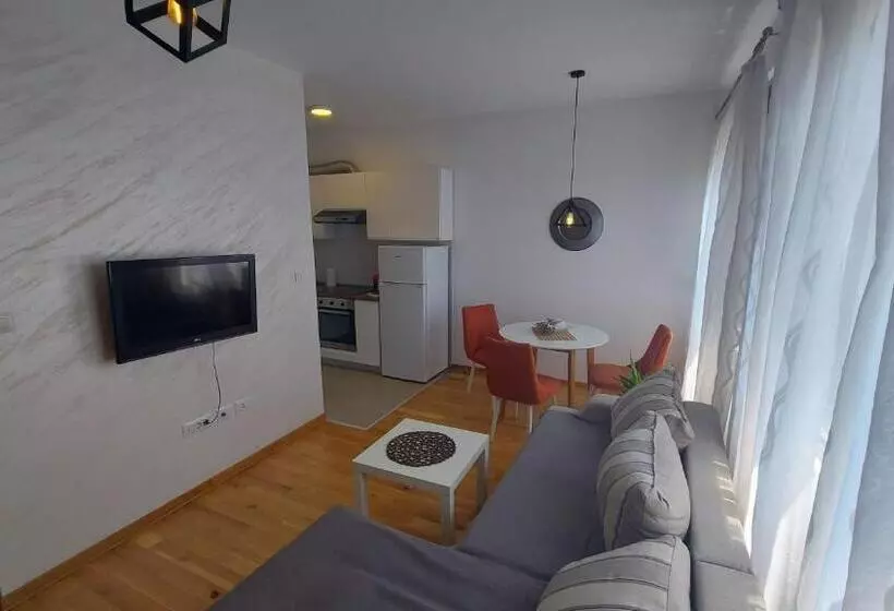 Lijepo Pozicioniran Stan, Atrakcije Blizu