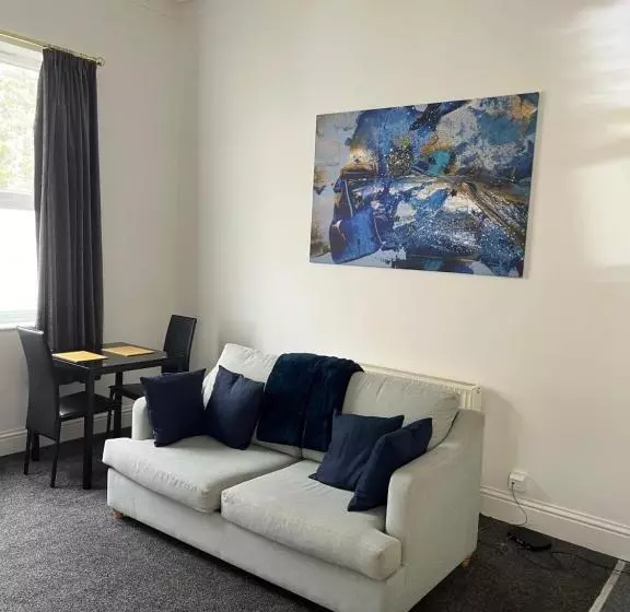 Lovely 1 Bed Ground Floor Flat In Leamington Spa