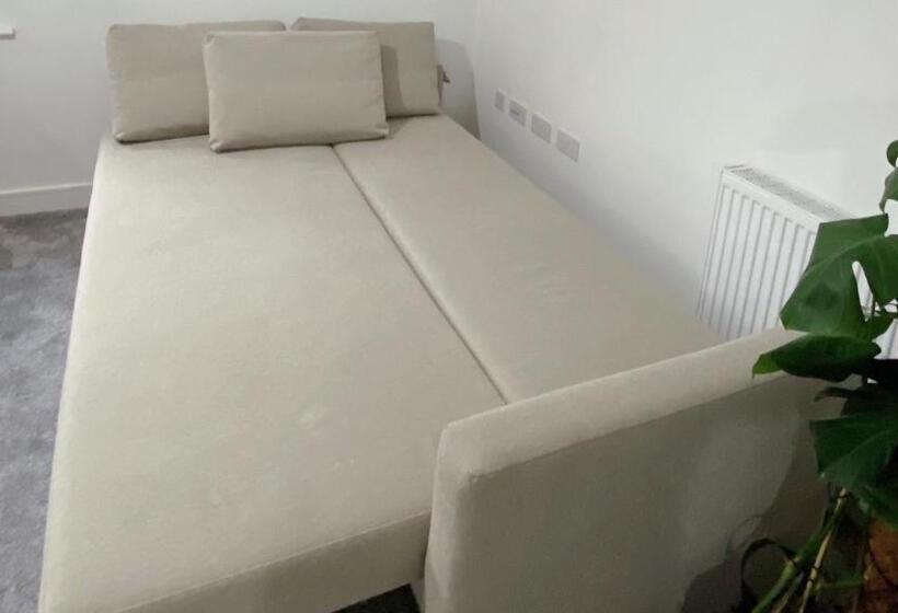 Entire Home: Bicester Village 10min Walk