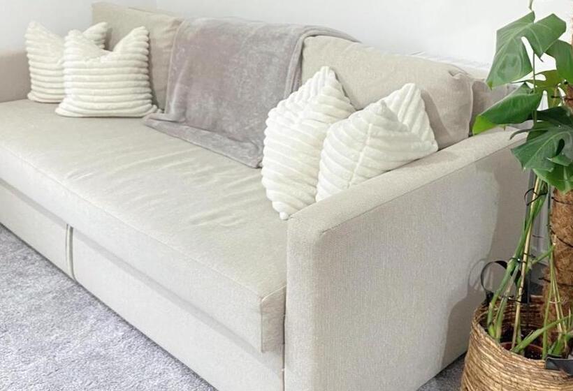 Entire Home: Bicester Village 10min Walk