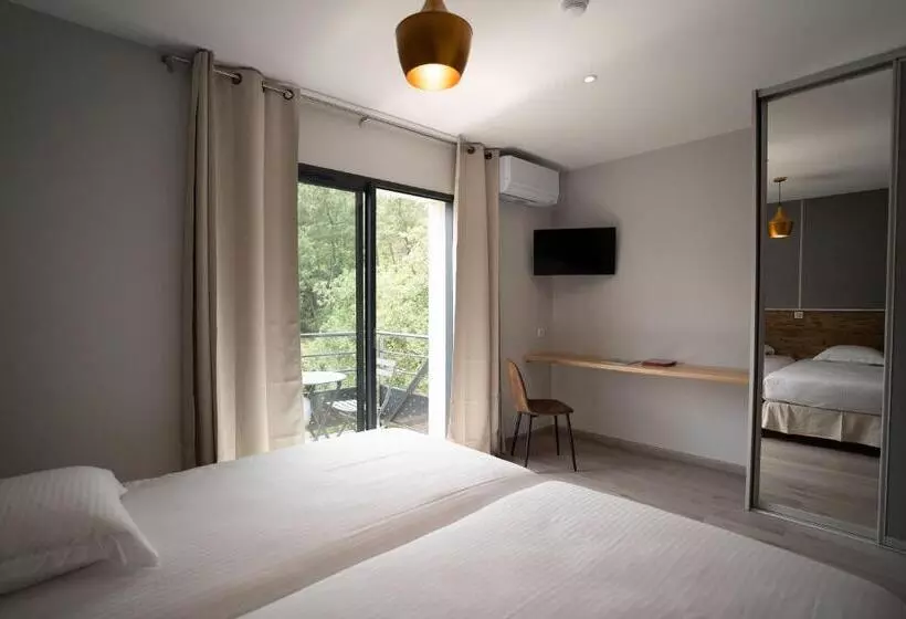 Hotelli Hôtel Les Vignes