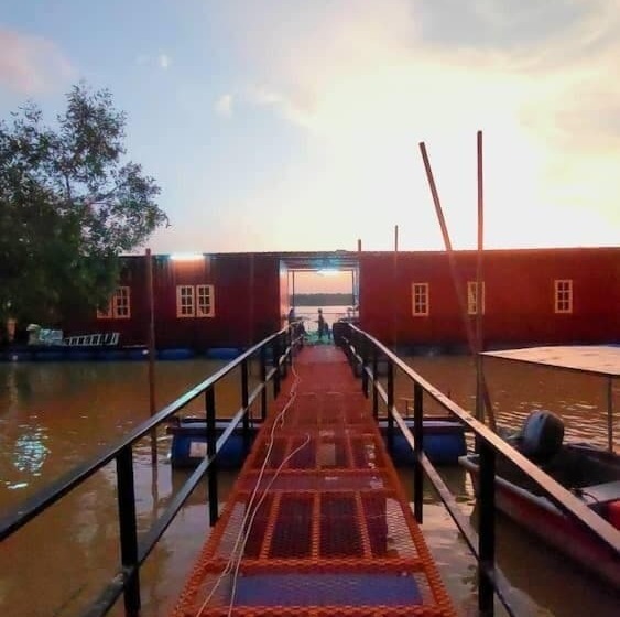 فندق Oyo Home 90515 Rin Rakit Water Hut