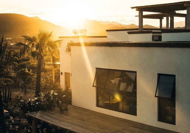 هتل So Far So Good