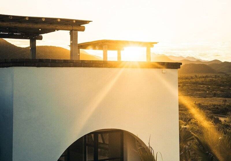 هتل So Far So Good