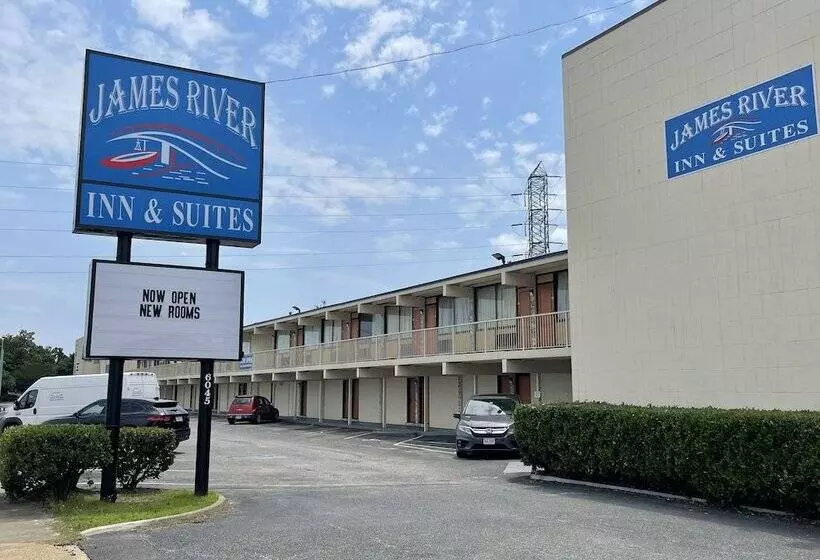 モーテル James River Inn & Suites