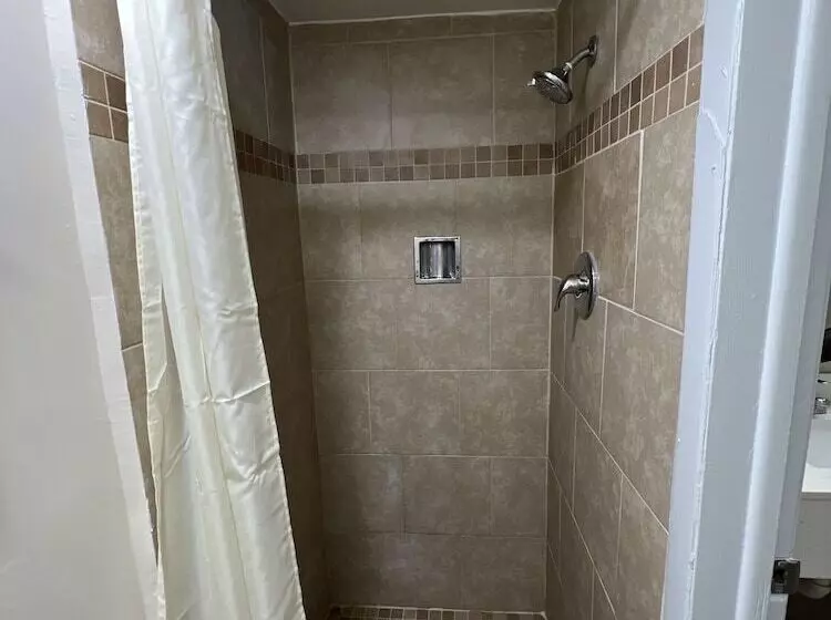 モーテル James River Inn & Suites