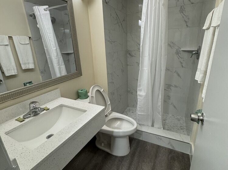 مُتل James River Inn & Suites