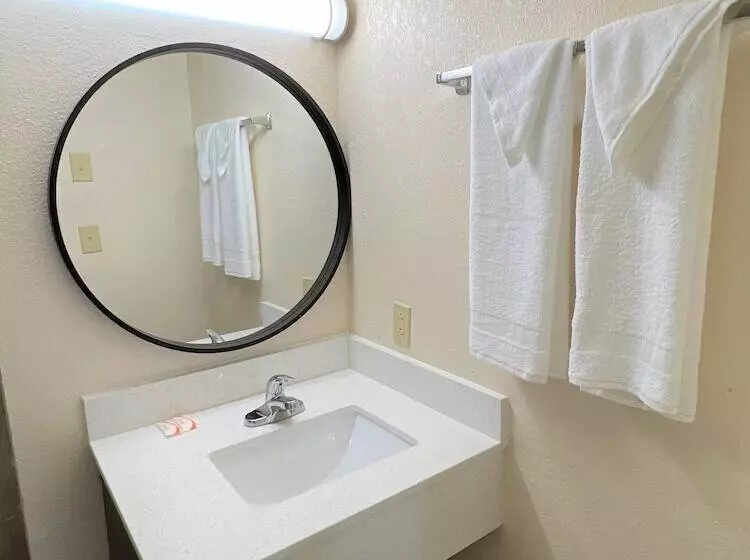 モーテル James River Inn & Suites