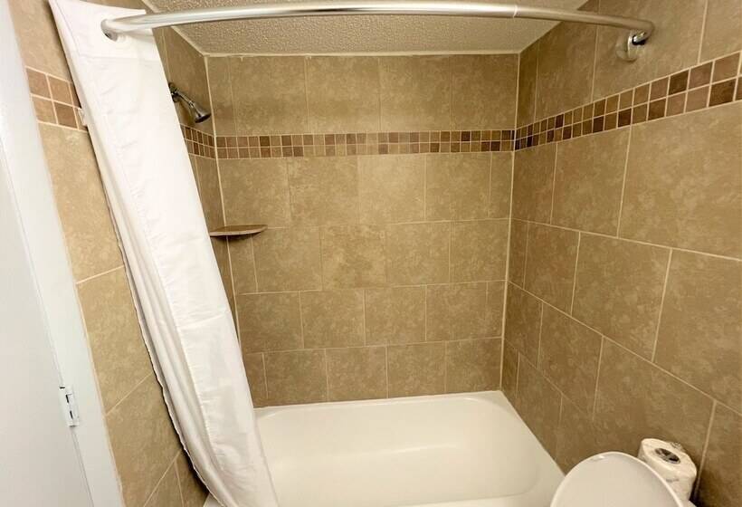 مُتل James River Inn & Suites