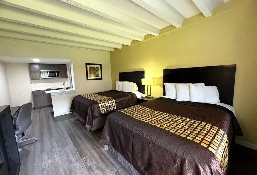 モーテル James River Inn & Suites