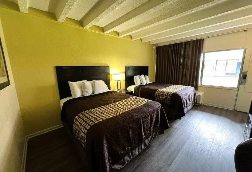 モーテル James River Inn & Suites