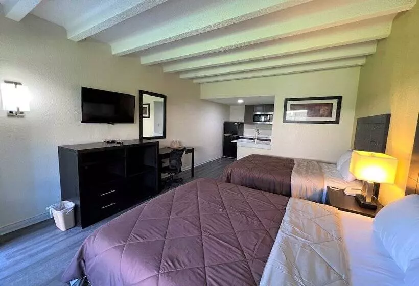 モーテル James River Inn & Suites
