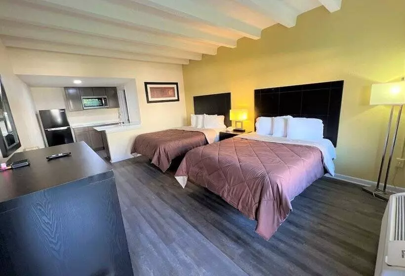 モーテル James River Inn & Suites