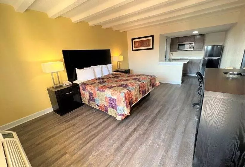 モーテル James River Inn & Suites