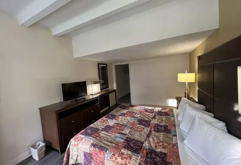 モーテル James River Inn & Suites