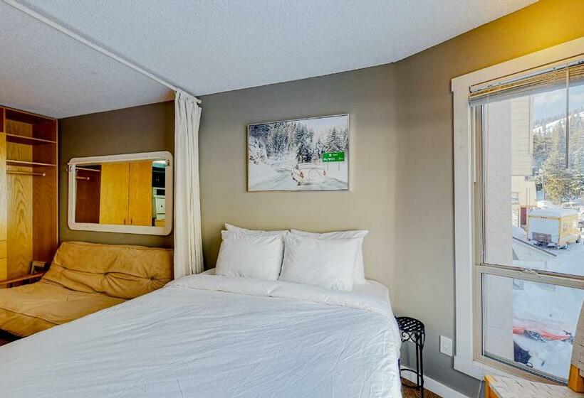 Hotel The Lepard S Den   Whitefoot Lodge 206