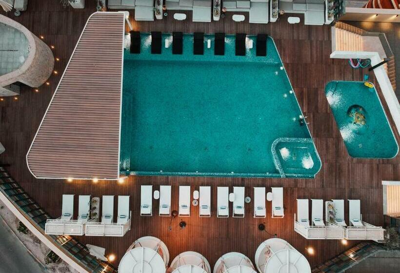 The House Hotel Al Khiran