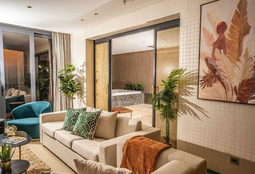 The House Hotel Al Khiran