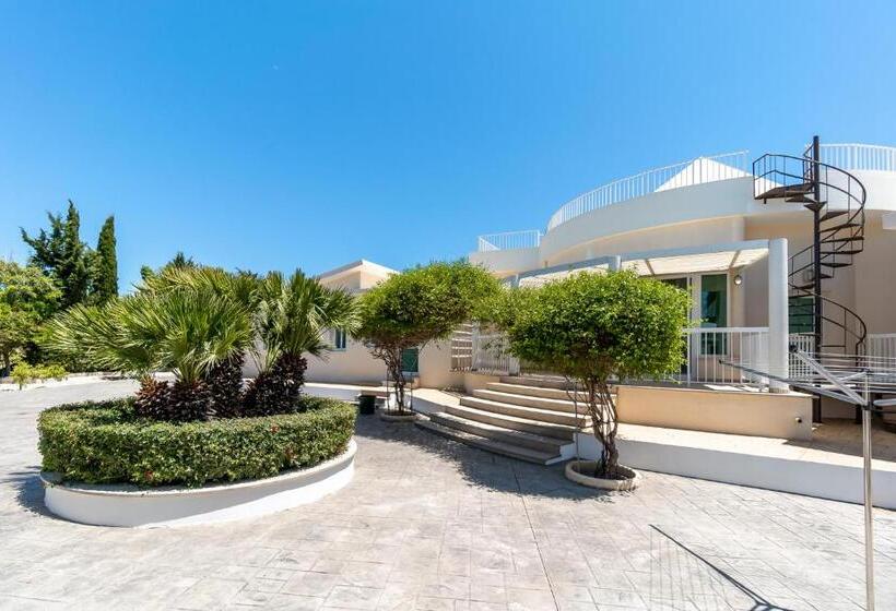 Villa Amelia By Ezoria Villas