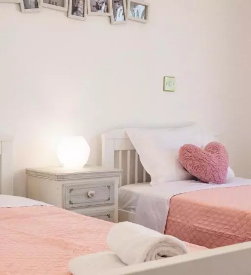 Villa Amelia By Ezoria Villas