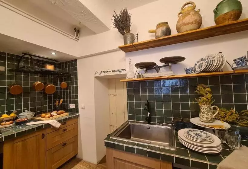 Retkeilymaja 1560  Domaine Des Cinq Jardins  A Magical And Authentic Mansion