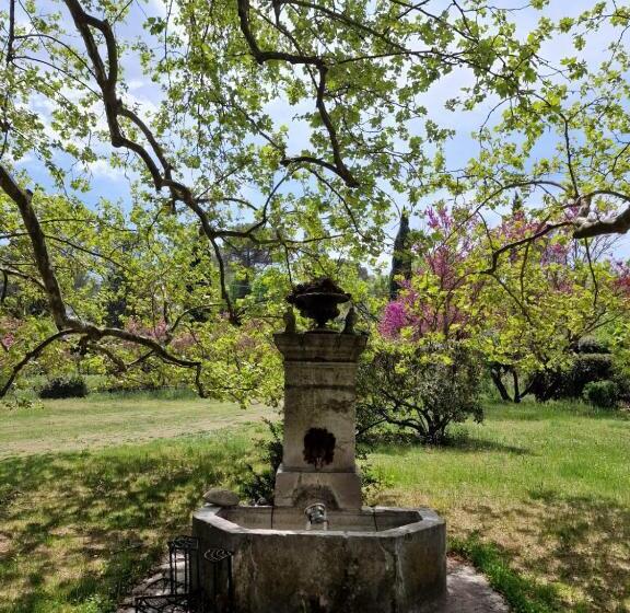 הוסטל 1560  Domaine Des Cinq Jardins  A Magical And Authentic Mansion