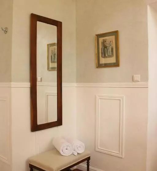 Retkeilymaja 1560  Domaine Des Cinq Jardins  A Magical And Authentic Mansion