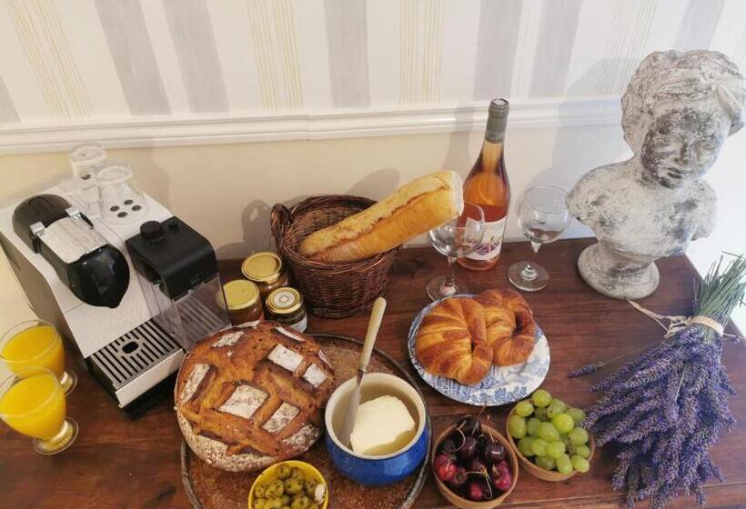 הוסטל 1560  Domaine Des Cinq Jardins  A Magical And Authentic Mansion