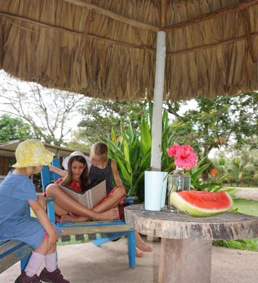 Hostel Mana Kai Camping & Cabins