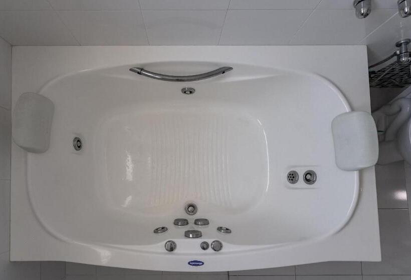 Casa Incrível Com 04 Suítes   5 Min De Itacoatiara