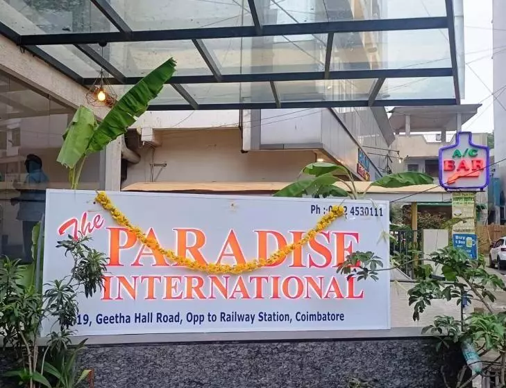 ホテル The Paradise International