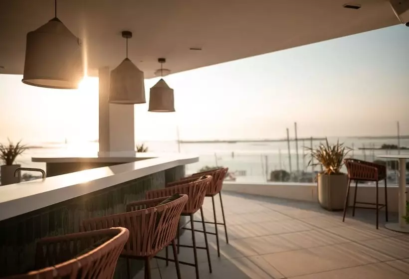 ホテル Laguna Faro Suites   Adults Only & Free Beach