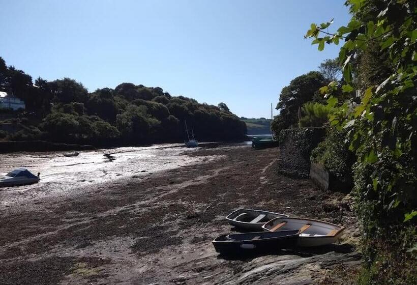 Dingley Dell   Superb Location For Truro In Private Accommodation