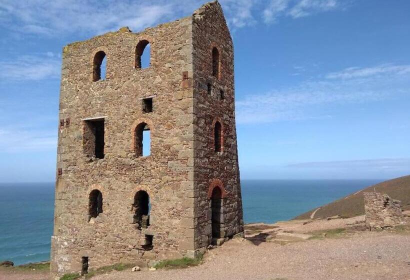 Dingley Dell   Superb Location For Truro In Private Accommodation