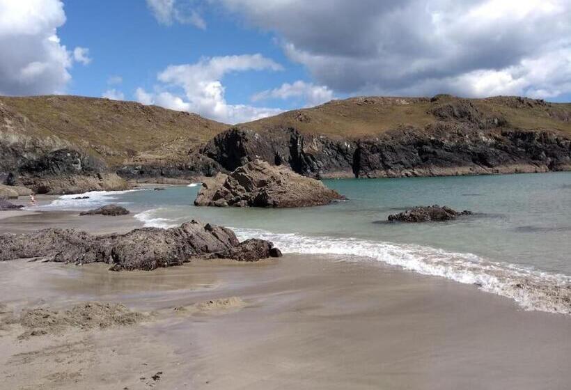 Dingley Dell   Superb Location For Truro In Private Accommodation