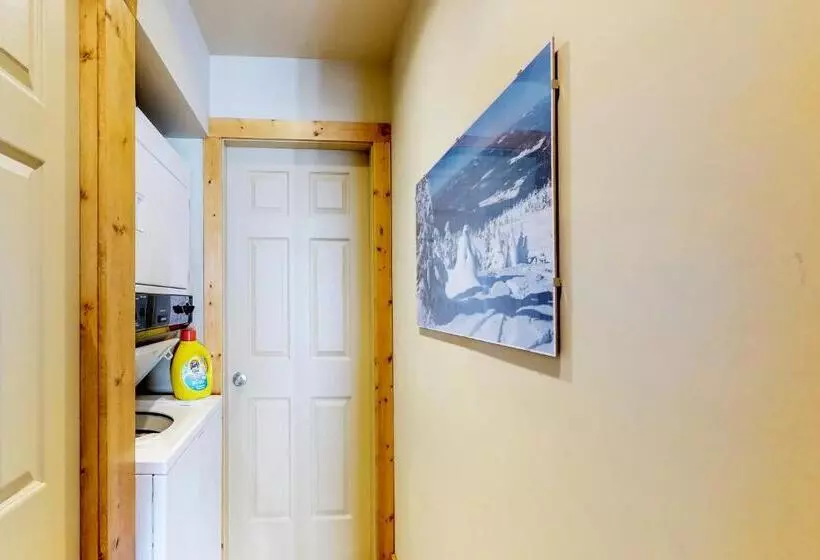 Hotelli South Face B