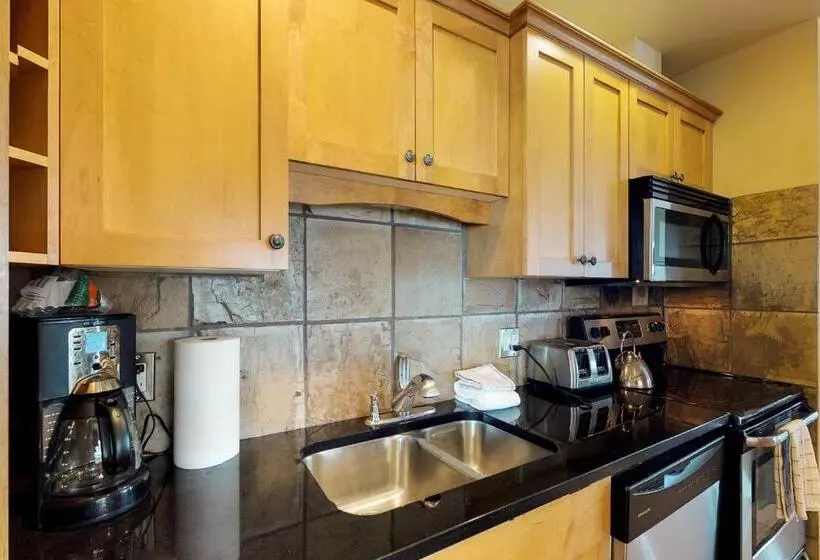 Hotelli South Face B