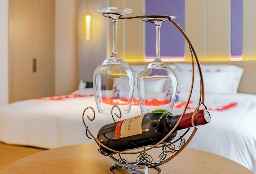 Lavande Hotel Lujiang Zhouyu Avenue