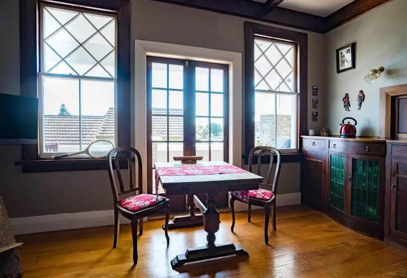 Majatalo Delightful On Devonport