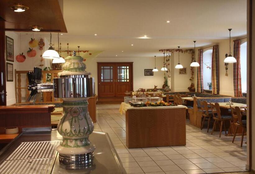 ペンション Landgasthof Ostermair