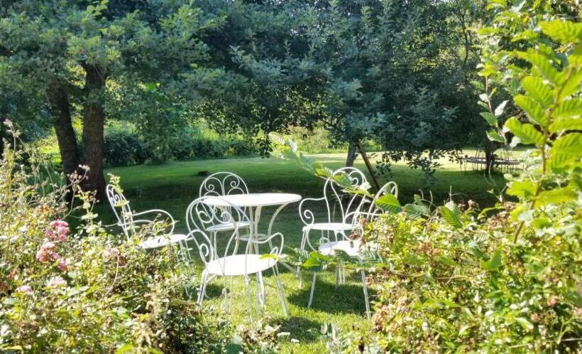 Romantic Bijou Gite With Shared Pool