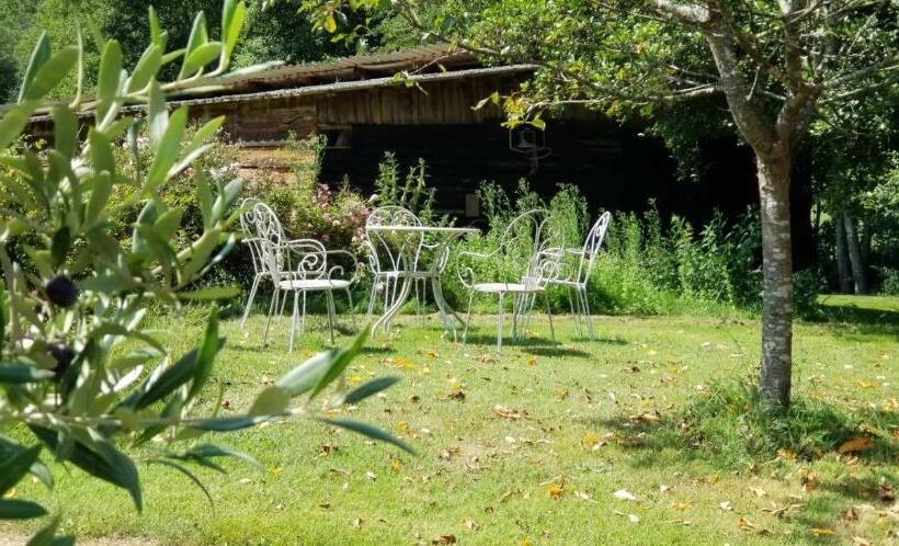 Romantic Bijou Gite With Shared Pool