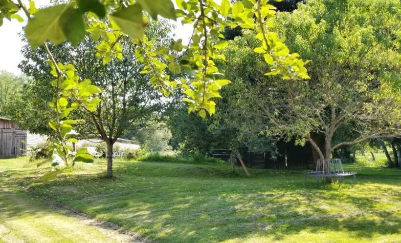 Romantic Bijou Gite With Shared Pool