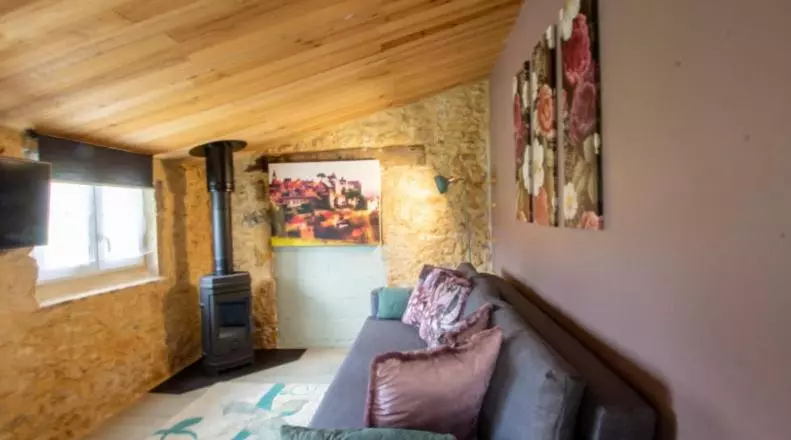 Romantic Bijou Gite With Shared Pool