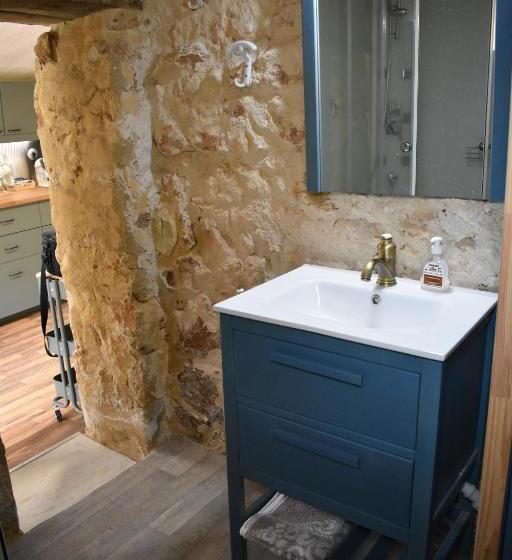 Romantic Bijou Gite With Shared Pool